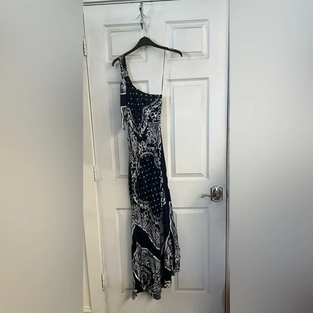 Orlana BANDANA-PRINT MAXI DRESS - Picture 5 of 7